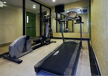 Quality Inn Jamaica Airtrain Нью-Йорк Экстерьер фото