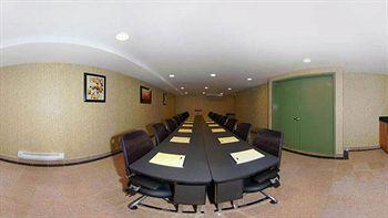 Quality Inn Jamaica Airtrain Нью-Йорк Экстерьер фото