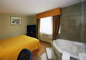Quality Inn Jamaica Airtrain Нью-Йорк Экстерьер фото